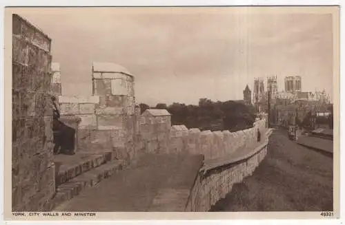 [Ansichtskarte] ENGLAND - York - City Walls and Minster. 