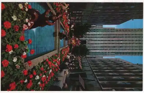 [Ansichtskarte] USA - New York City - Rockefeller Plaza - fountains and gardens in the Promenade. 