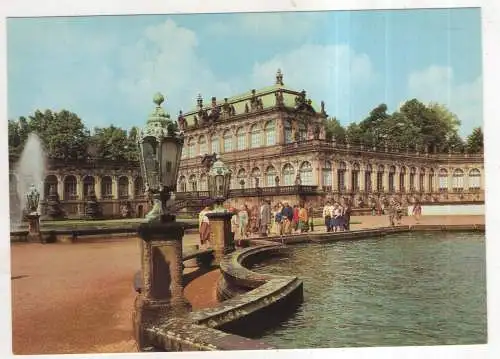 [Ansichtskarte] GERMANY - Dresden - Zwingerhof mit Mathematisch-Physikalischen Salon. 