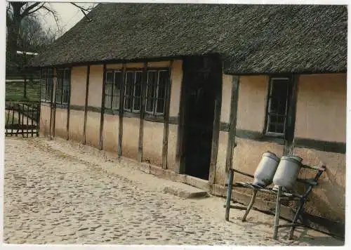 [Ansichtskarte] GERMANY - Freilichtmuseum am Kiekeberg - Kreismuseum des Landkreises Harburg - Milchkannenbock am Kakenstorfer Haus. 