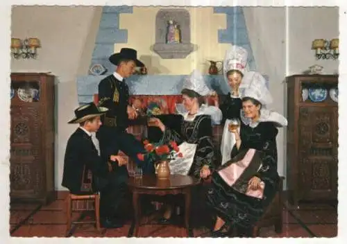 [Ansichtskarte] TRACHTEN - France - En Bretagne - Coiffes et Costumes. 