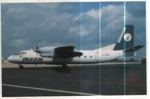[Ansichtskarte] AIRPLANE / FLUGZEUG - Tarom - AN-24RV at Praha. 