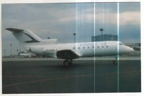 [Ansichtskarte] AIRPLANE / FLUGZEUG - Estonian Air - Jak 40 at Praha. 