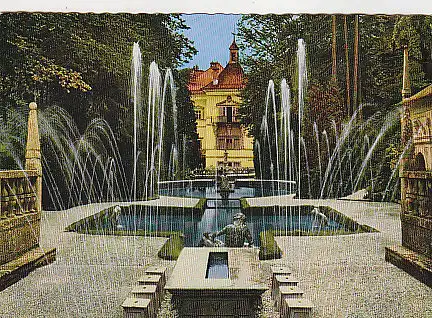 [Ansichtskarte] AUSTRIA - Hellbrunn bei Salzburg - Wasserkünste am Fürstentisch, dahinter Lustschloß. 