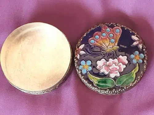 Kleine silberne / versilberte Dose mit Emaille Arbeit auf dem Deckel - Cloisonné