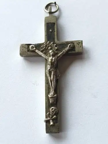 Großer, antiker Kreuz Anhänger - mit Jesus