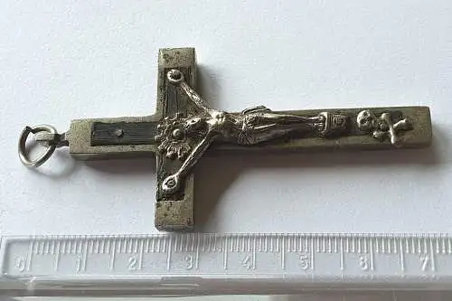 Großer, antiker Kreuz Anhänger - mit Jesus