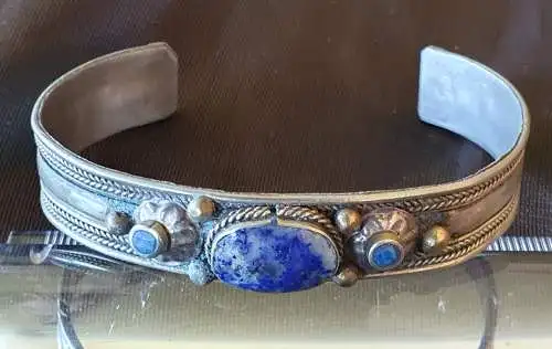 Wunderschöner, antiker Armreif mit Lapislazuli