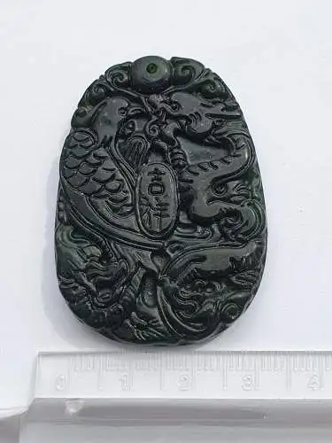 Jade Medaillon / Amulett Grün mit Phönix und Drache