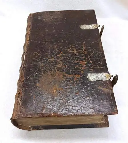 Luther: Cotta Bibel Tübingen 1729 

Das ist die gantze Heilige Schrift Alten und Neuen Testaments nach der Übersetzung und mit den Vorreden D.Martin Luthers. 