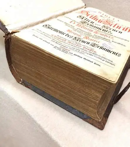 Luther: Cotta Bibel Tübingen 1729 

Das ist die gantze Heilige Schrift Alten und Neuen Testaments nach der Übersetzung und mit den Vorreden D.Martin Luthers. 