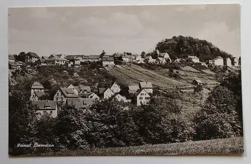 [Echtfotokarte schwarz/weiß] Vorderseite: Weinort Löwenstein – Rückseite: Café, Konditorei, Weinstube zum Löwen / Löwenstein Württ. – Bes. W. Desselberger / Verlag Photo Welk, Heilbronn  Nr. 7/7  / Echt Foto. 