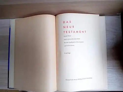 Das Neue Testament in acht Teilen von je zweiunddreissig Seiten mit über fünfhundert Illustrationen und vielen Karten. 