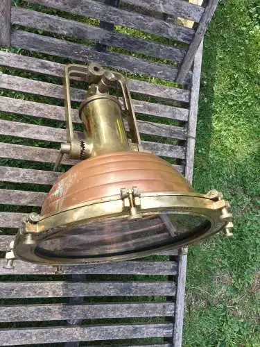 Authentische maritime Arbeitslampe / Authentic Marine Work Lamp