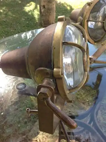 Tragbarer antiker Schiffsprojektor / Portable antique deck projector 