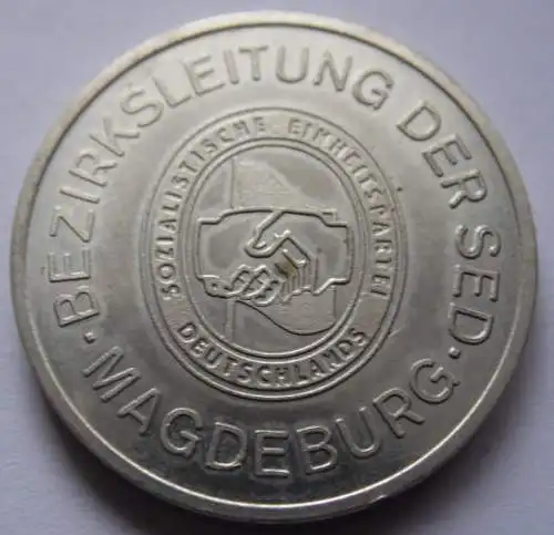 DDR Medaille Bezirksleitung der SED Magdeburg / Ernst Thälmann 1886 - 1944