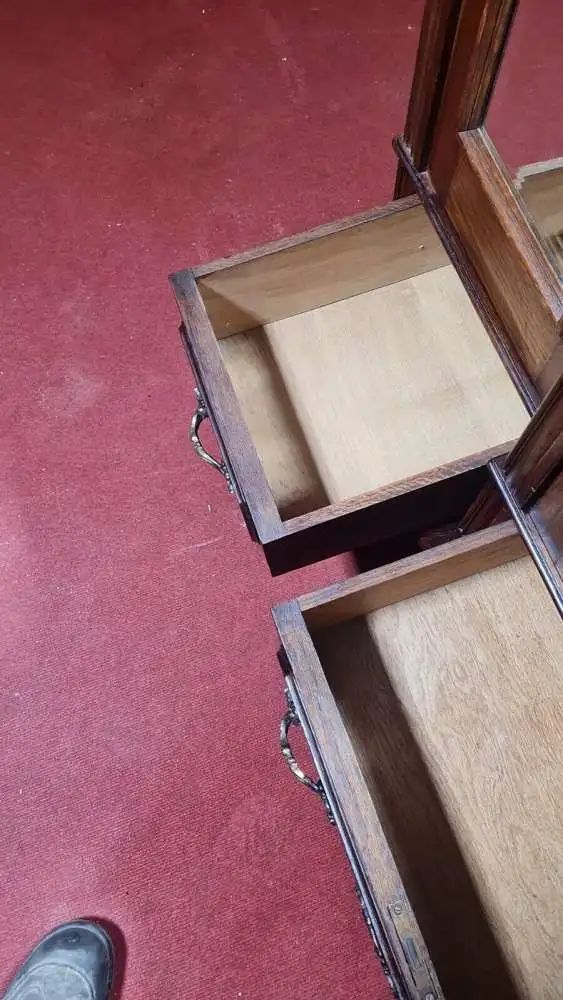 Kleiderschrank Schlafzimmerschrank  Schnitzereien Antik ca. 19 Jh. 11