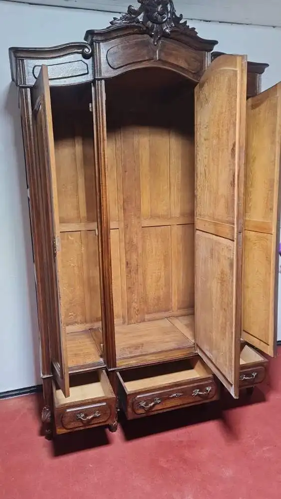 Kleiderschrank Schlafzimmerschrank  Schnitzereien Antik ca. 19 Jh. 12