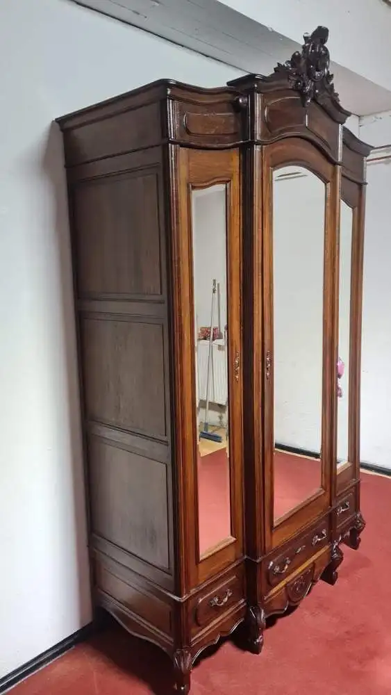 Kleiderschrank Schlafzimmerschrank  Schnitzereien Antik ca. 19 Jh. 13