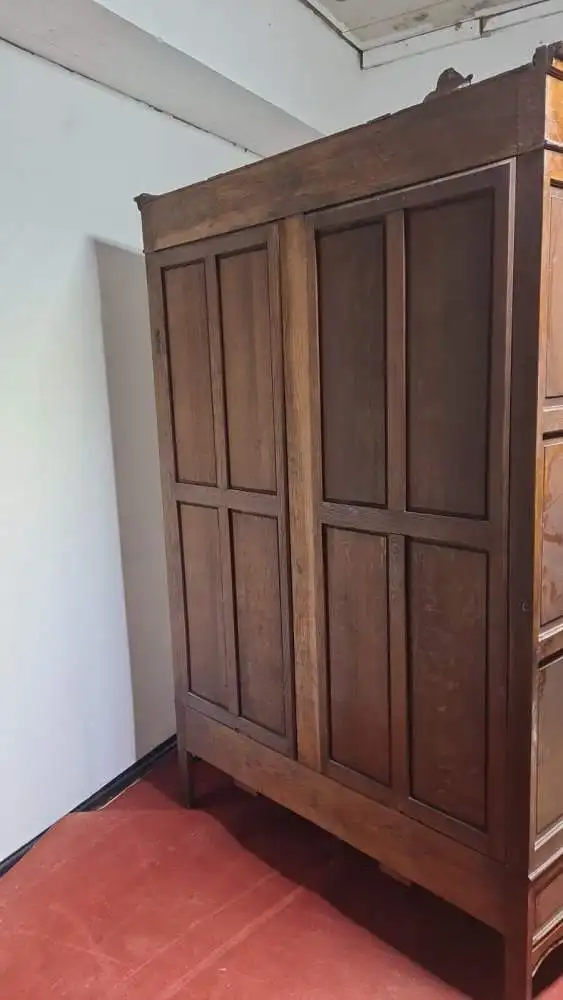 Kleiderschrank Schlafzimmerschrank  Schnitzereien Antik ca. 19 Jh. 16