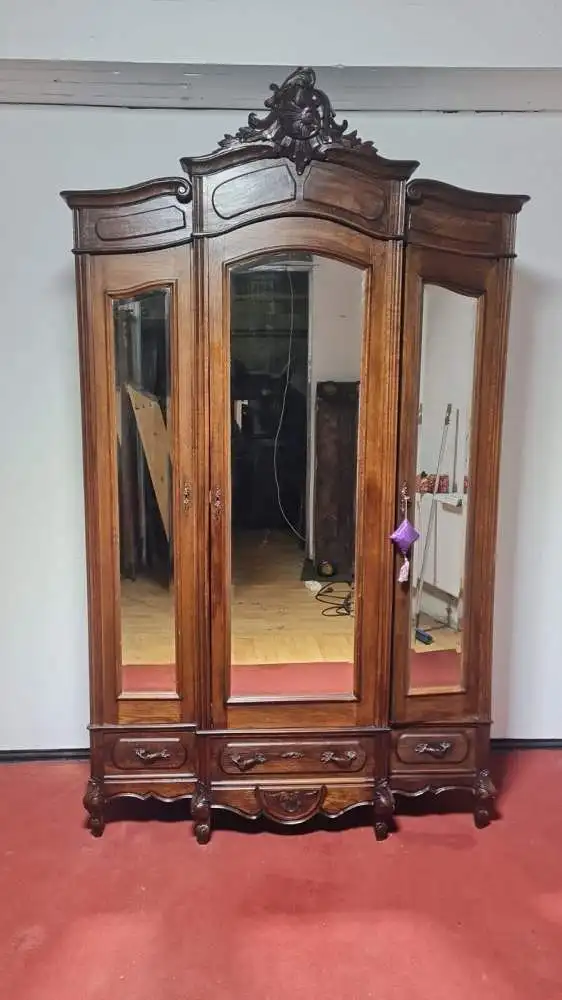 Kleiderschrank Schlafzimmerschrank  Schnitzereien Antik ca. 19 Jh. 17