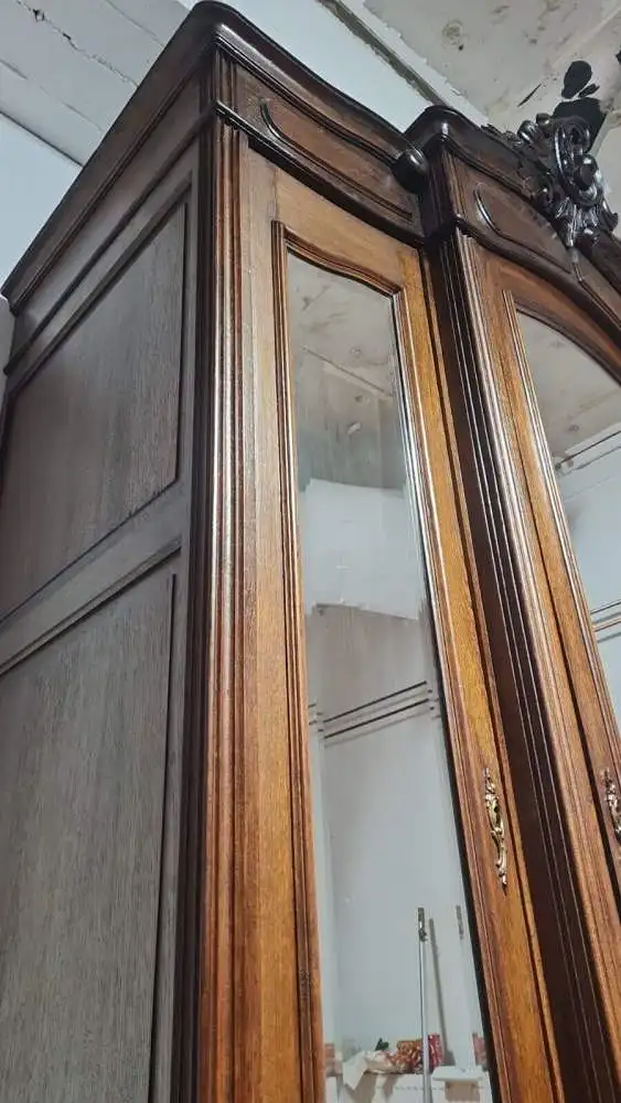 Kleiderschrank Schlafzimmerschrank  Schnitzereien Antik ca. 19 Jh. 4