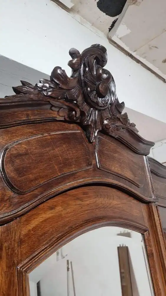 Kleiderschrank Schlafzimmerschrank  Schnitzereien Antik ca. 19 Jh. 5