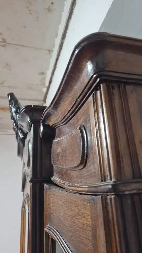 Kleiderschrank Schlafzimmerschrank  Schnitzereien Antik ca. 19 Jh. 6