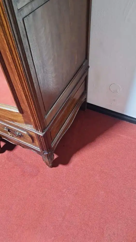 Kleiderschrank Schlafzimmerschrank  Schnitzereien Antik ca. 19 Jh. 8