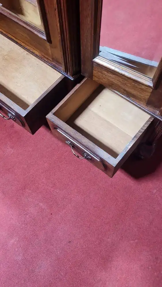 Kleiderschrank Schlafzimmerschrank  Schnitzereien Antik ca. 19 Jh. 9