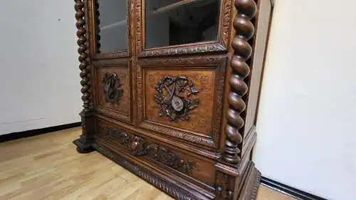 Bücherschrank Vitrine Bibolotheksschrank Antik Jagdstil ca 1900