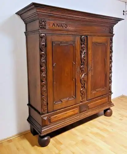 Antik Deutscher Barrock Schrank Kleiderschrank Wäscheschrank  Anno 1731  Jh.