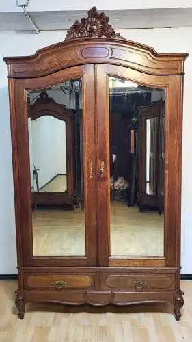 Antik Kleiderschrank Frankreich  Schlafzimmer  Schnitzereien ca. 19 Jh.