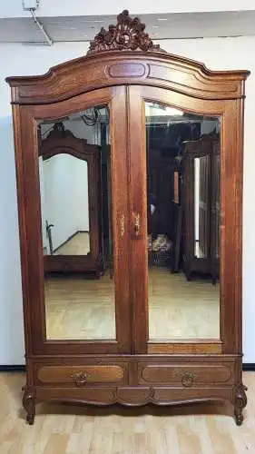 Antik Kleiderschrank Frankreich  Schlafzimmer  Schnitzereien ca. 19 Jh.