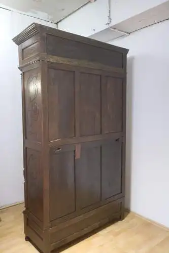 Kleiderschrank Schlafzimmerschrank  Schnitzereien Antik ca. 19 Jh.