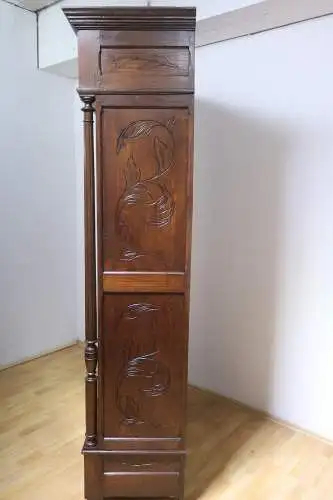 Kleiderschrank Schlafzimmerschrank  Schnitzereien Antik ca. 19 Jh.