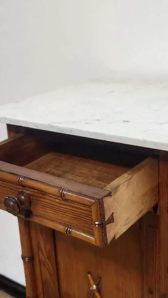 Französischer Jugendstil Nachttisch oder Nachttisch aus Kiefernholz , Kunstbambu 12