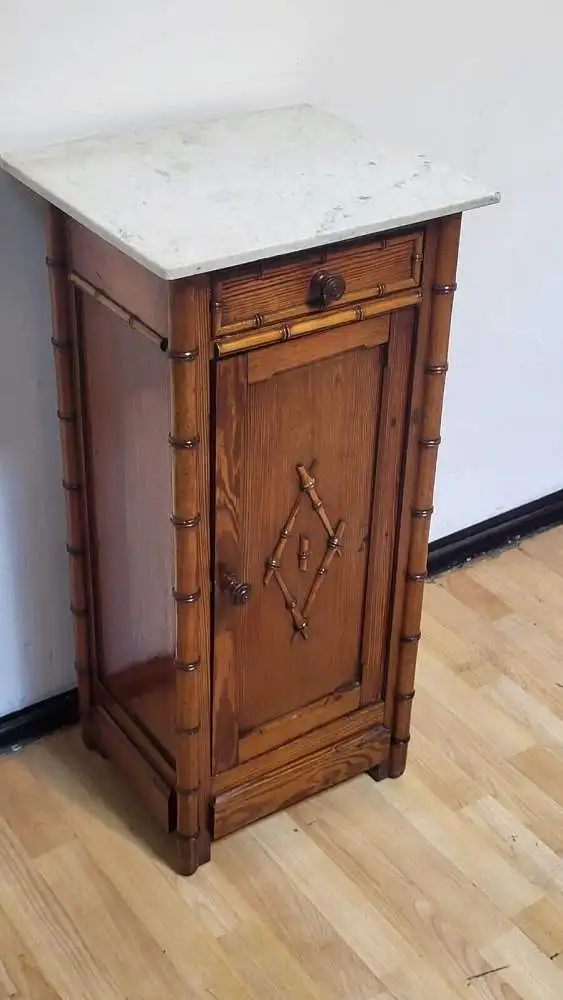 Französischer Jugendstil Nachttisch oder Nachttisch aus Kiefernholz , Kunstbambu 3