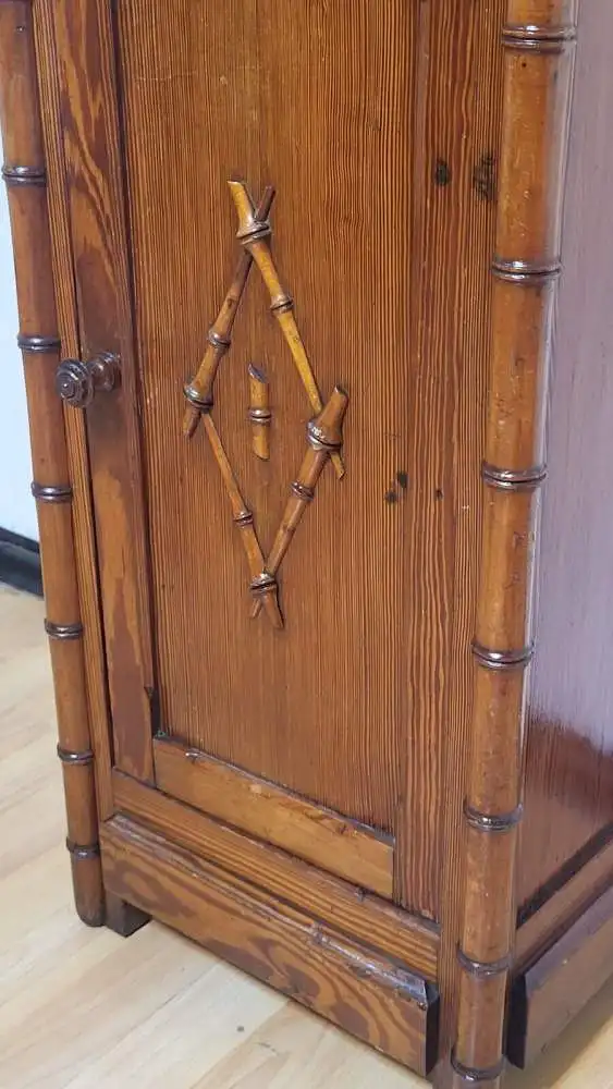 Französischer Jugendstil Nachttisch oder Nachttisch aus Kiefernholz , Kunstbambu 9