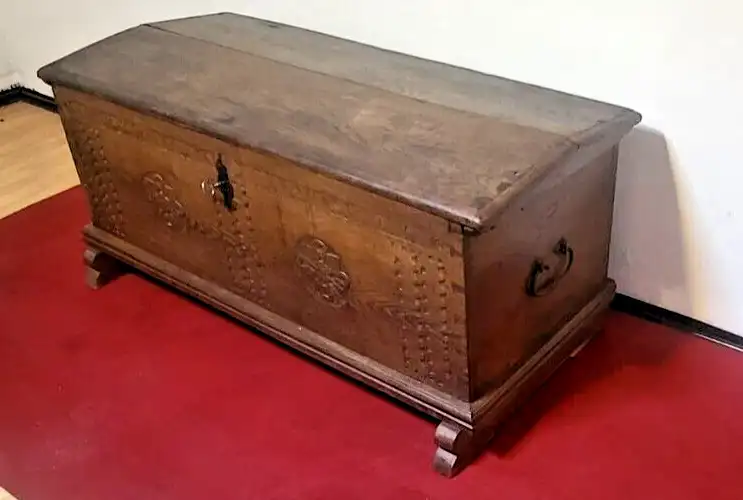 Truhe antik Anno 1729 Orginal 0