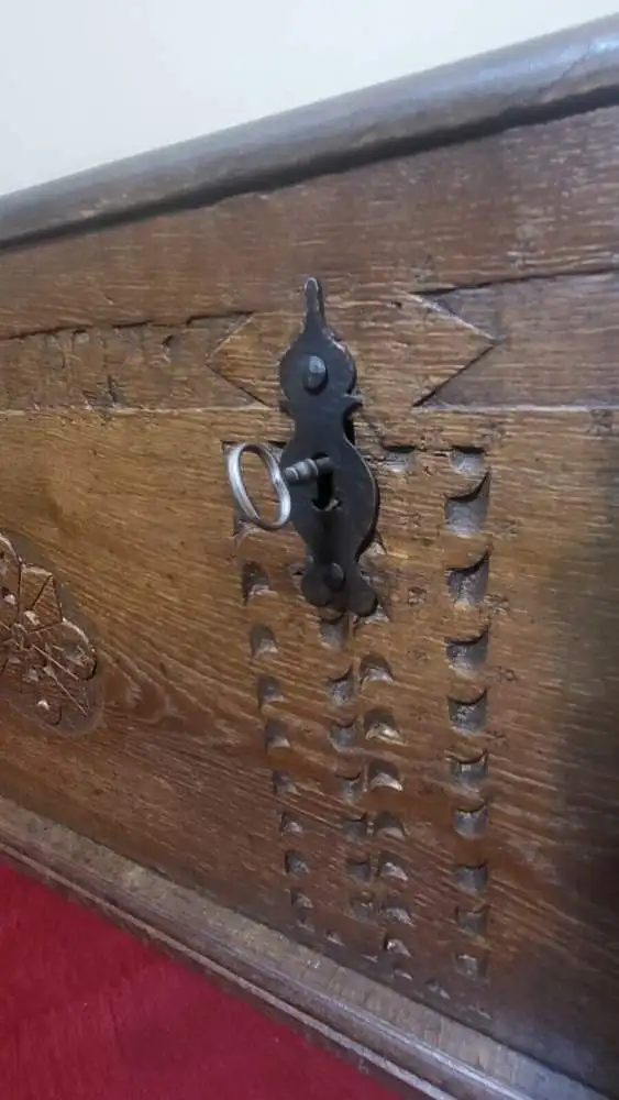 Truhe antik Anno 1729 Orginal 16