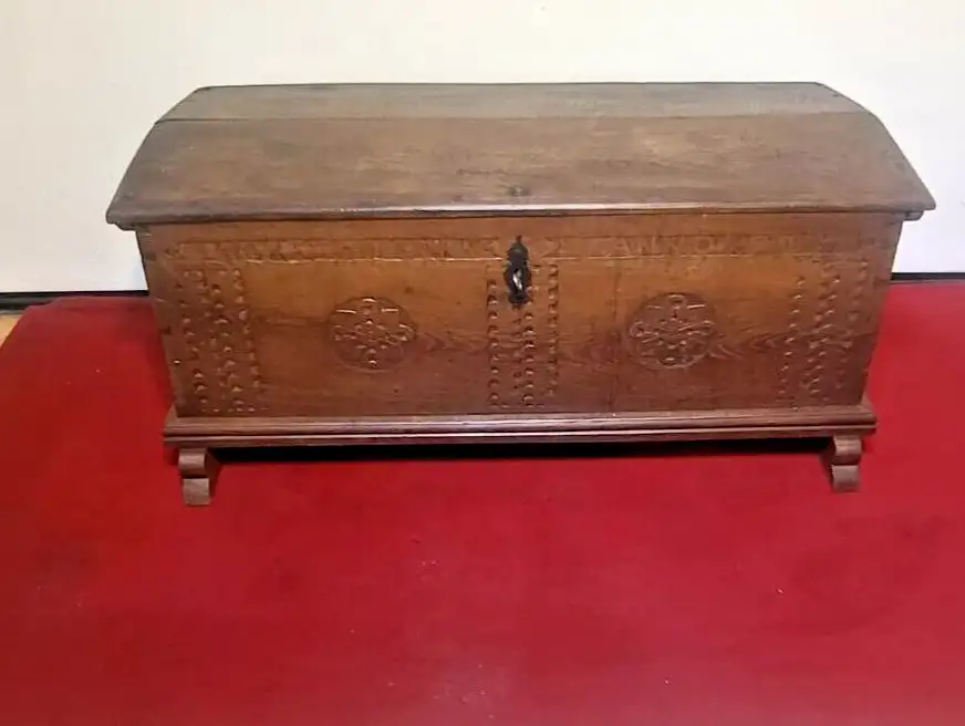 Truhe antik Anno 1729 Orginal 2