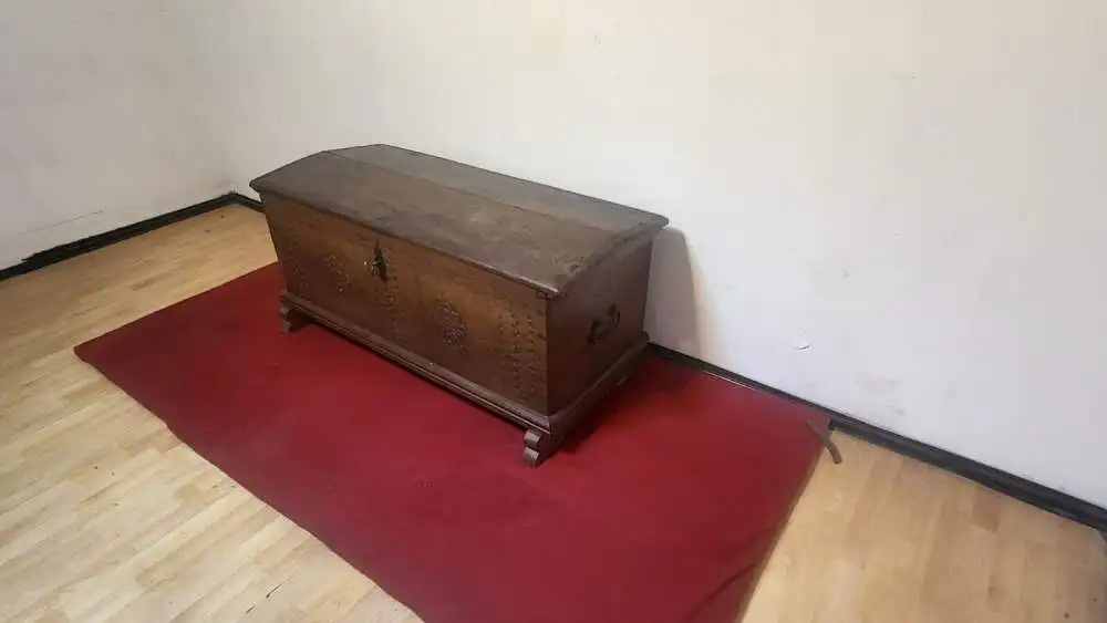 Truhe antik Anno 1729 Orginal 4