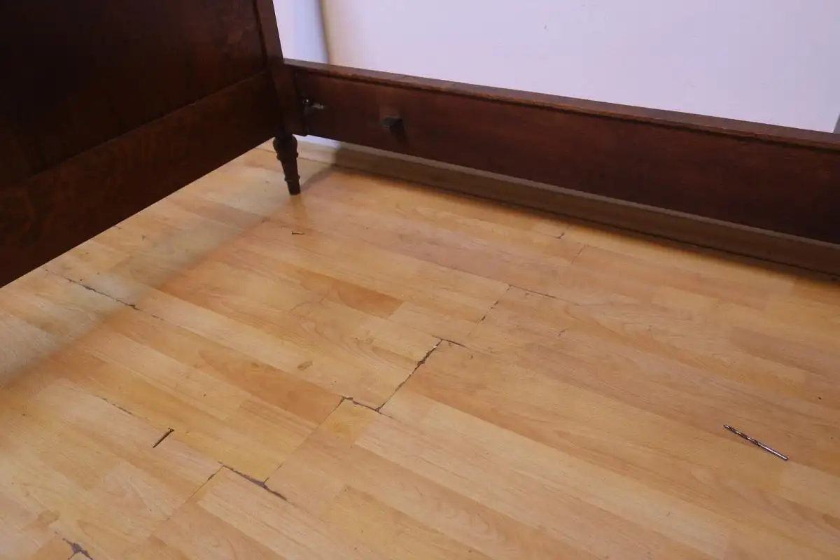 Antikes Bett  ca.  1900 Jh. 7