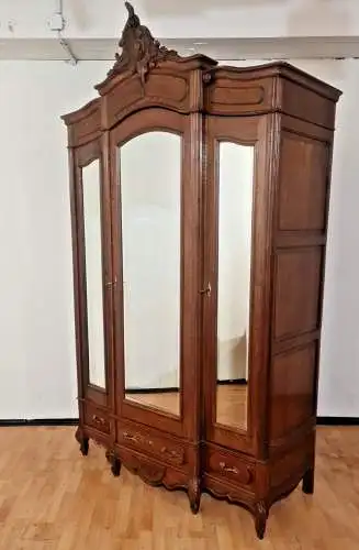 Kleiderschrank Schlafzimmerschrank  Schnitzereien Antik ca. 19 Jh.