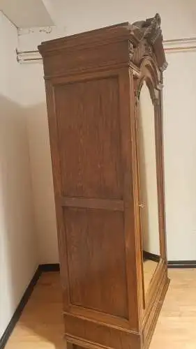 Antik Kleiderschrank Frankreich  Schlafzimmer  Schnitzereien ca. 19 Jh.