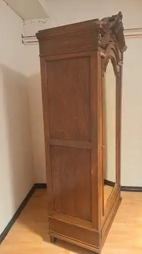 Antik Kleiderschrank Frankreich  Schlafzimmer  Schnitzereien ca. 19 Jh.