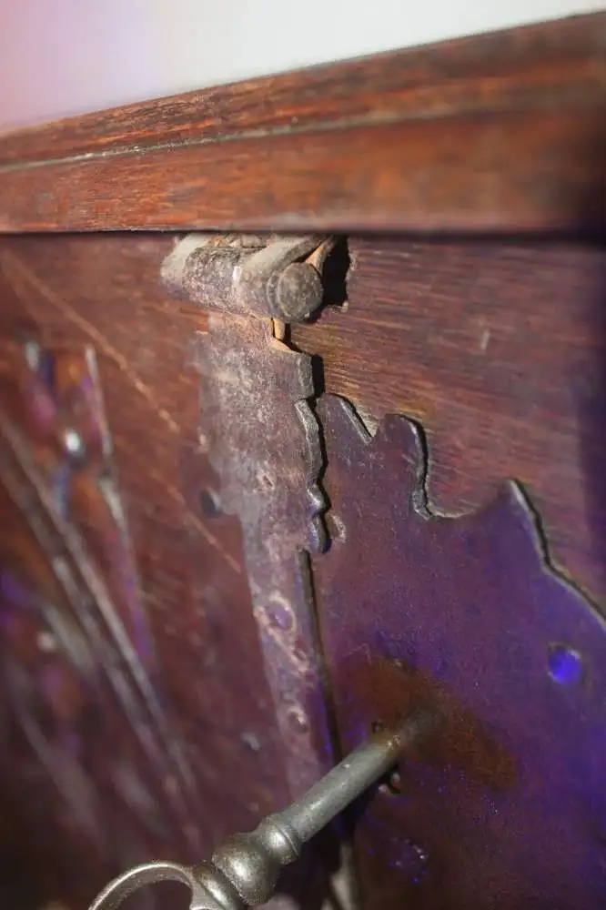 Truhe antik Unikat Sammlerstück ca 1900Jh. 11