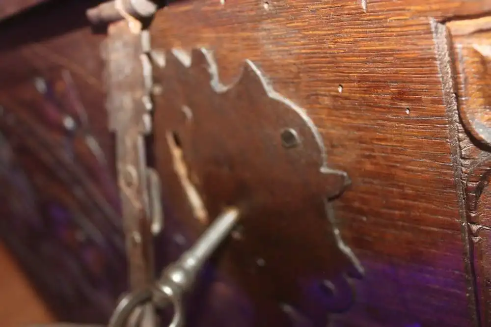 Truhe antik Unikat Sammlerstück ca 1900Jh. 9