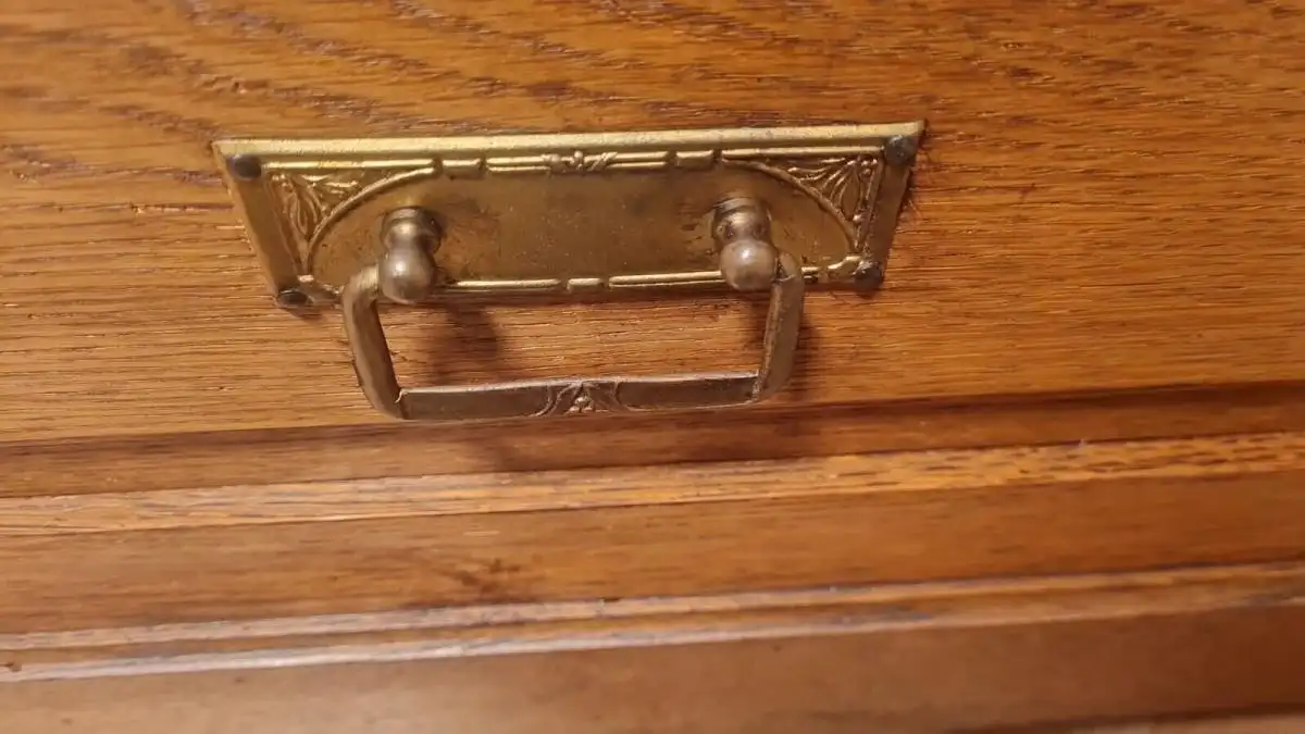 Kleiderschrank Schlafzimmerschrank  Schnitzereien Antik ca. 19 Jh. 10